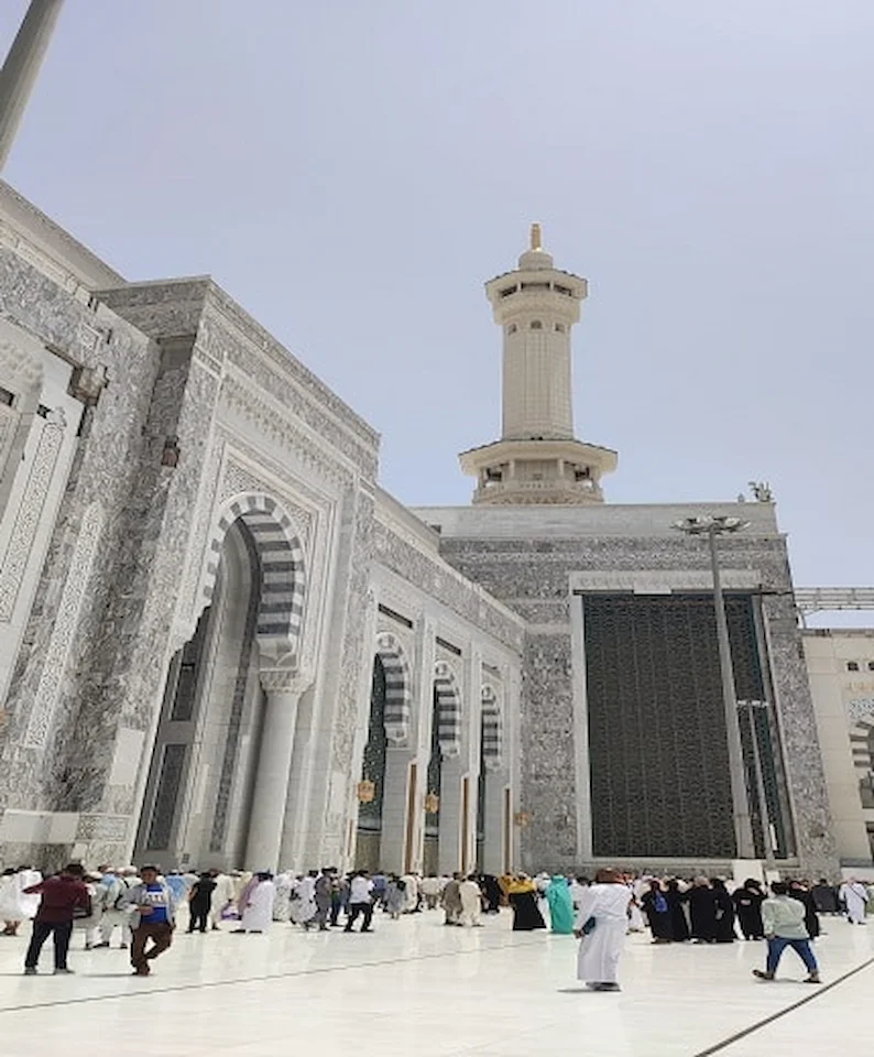 Faire la Omra endetté : est-ce permis en Islam ?